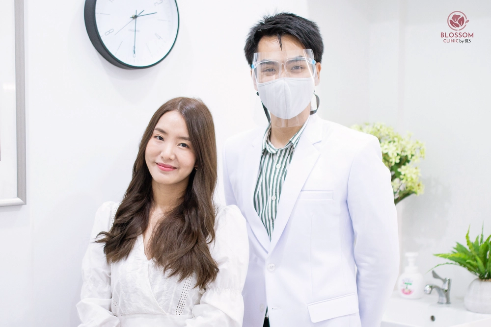 รีวิวการรักษา หมอบีม Blossom แพทย์ผิวหนัง ให้คำปรึกษาและดูแลคนไข้