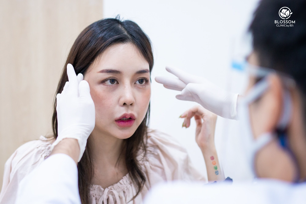 รีวิวการรักษา หมอบีม Blossom แพทย์ผิวหนัง ให้คำปรึกษาและดูแลคนไข้
